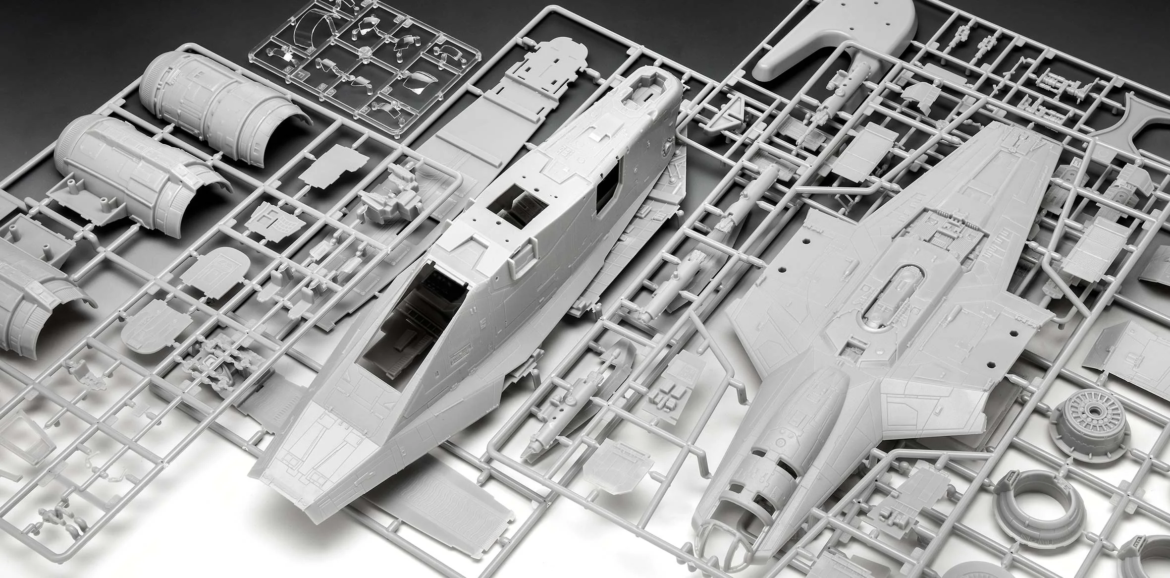 06788 Star Wars The Mandalorian Razor Crest Platinum Edition (1:72) Model Kit - Image 9