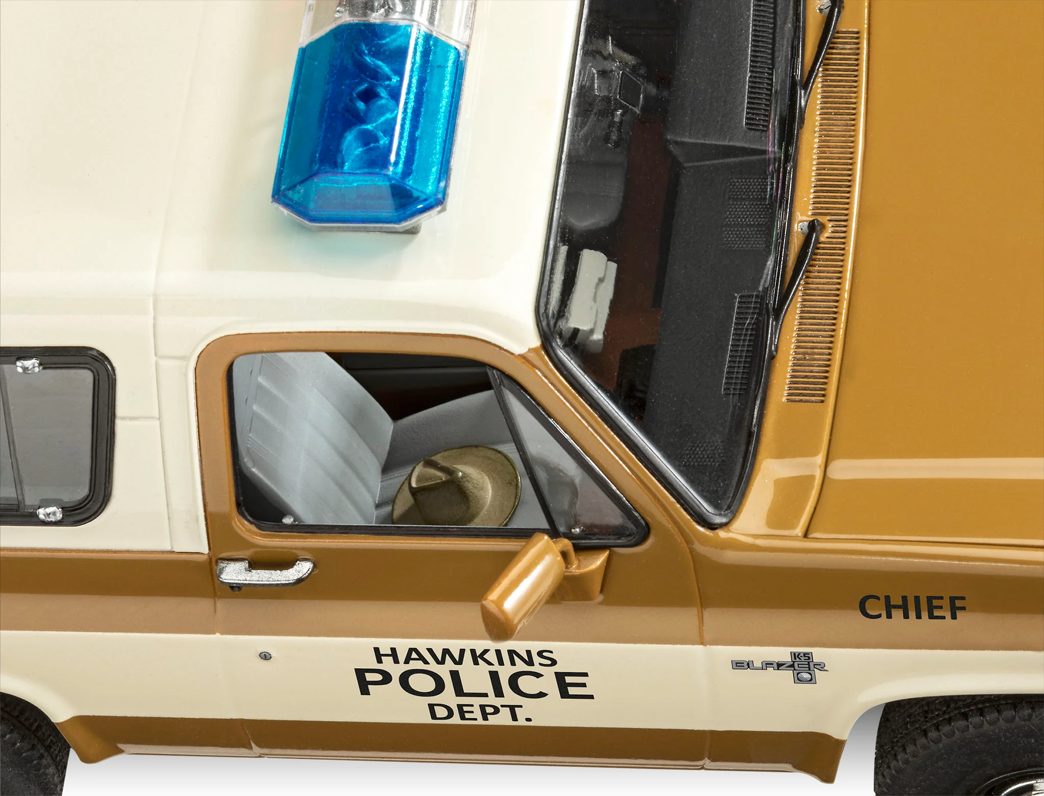 07724 1985 Chevrolet K5 Blazer: Stranger Things Model Kit - Image 3
