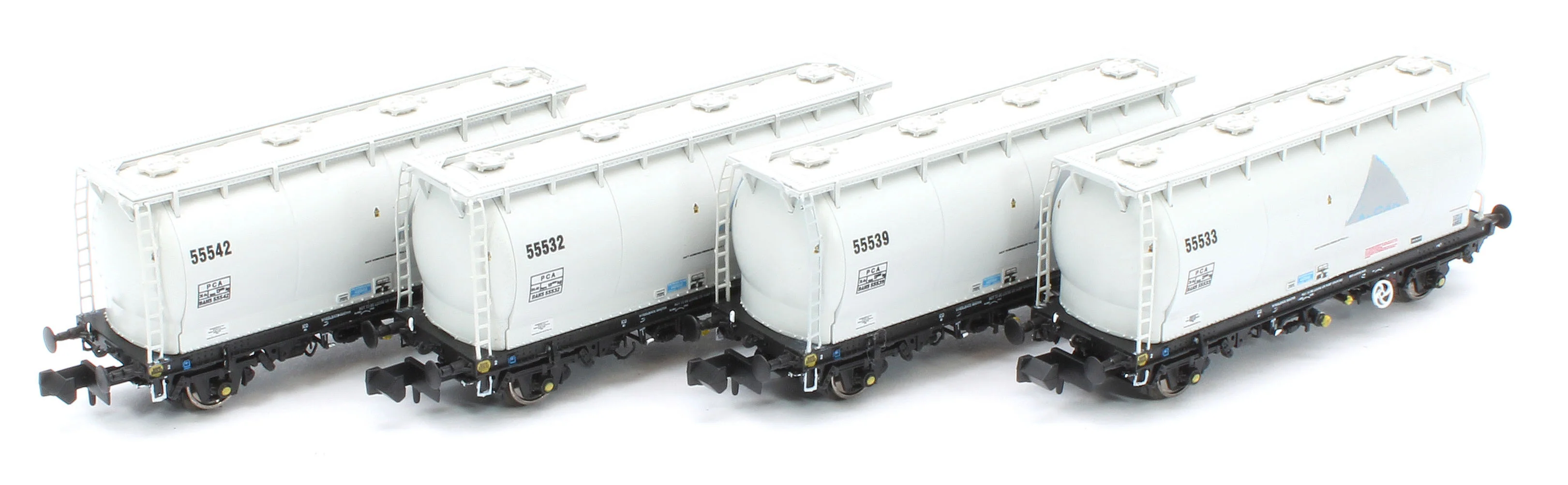 RT-PCA20-202E Pack of 4 Debranded Alcan liveried PCA tanks (with ladders). Numbers: 55532, 55533, 55539, 55542