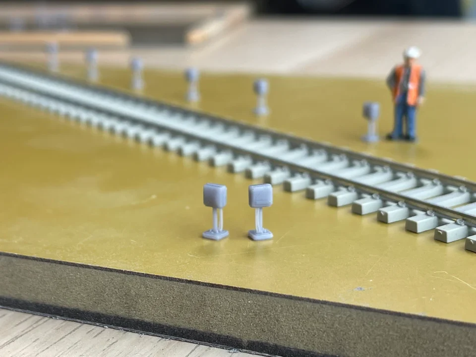 RRM020 OO Gauge Thales Axel Counters (Pack of 10) - Unpainted - Image 3
