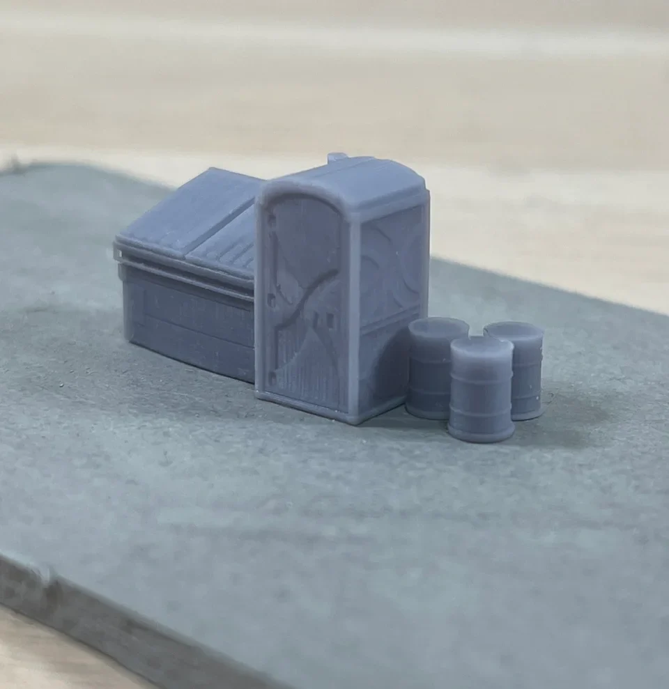 RRM035 N Gauge Portable Toilets (Pack of 5) - Unpainted Model Kit - Image 3