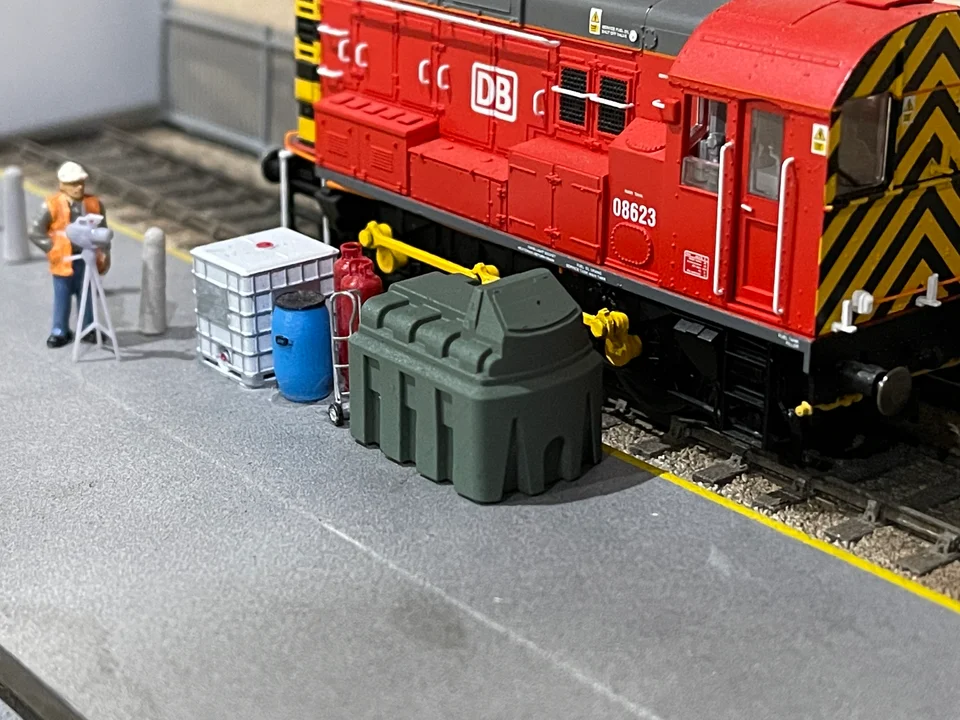 RRM038 OO Gauge Portable Fuel Tanks (Pack of 2) - Unpainted - Image 2