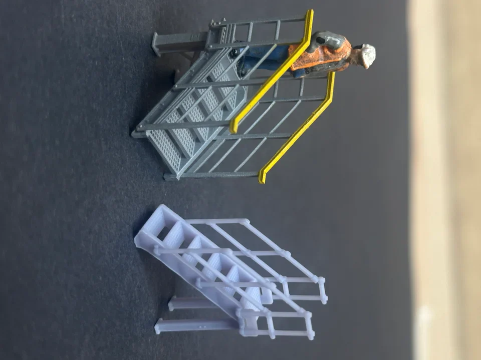 RRM142 OO Gauge Access Steps (Pack of 2) - Unpainted Model Kit - Image 3