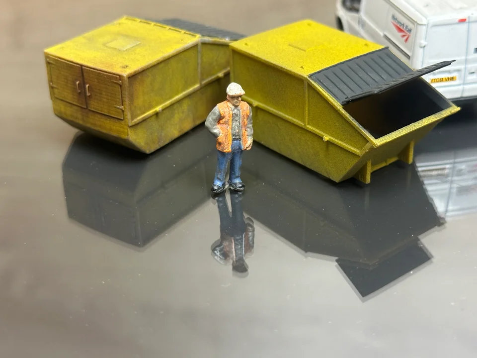 RRM145 OO Gauge Enclosed Skips (Single Pack) - Unpainted Model Kit - Image 2