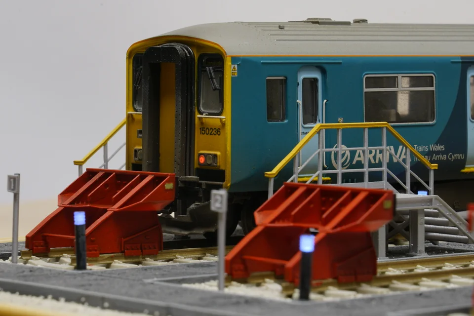 RRM149 OO Gauge Rawie Buffer Stop V2 (Single Pack) - Unpainted Model Kit - Image 4