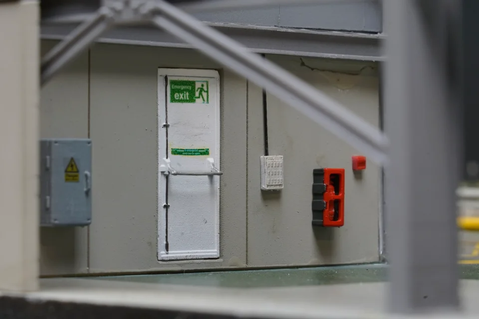 RRM168 OO Gauge Fire Escape Doors (Pack of 5) - Unpainted Model Kit - Image 2
