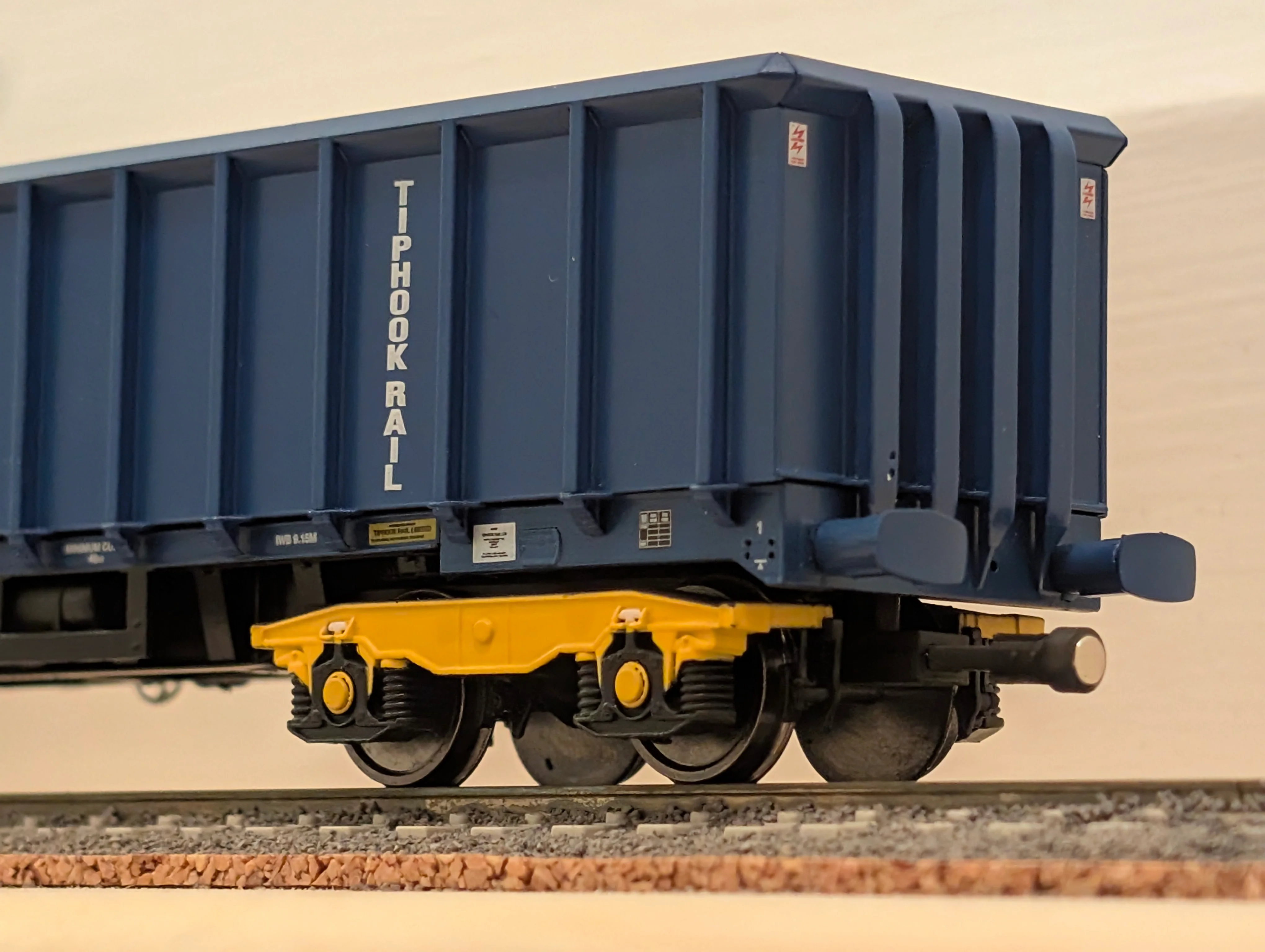 RRM179 OO Gauge Magnetic Couplings - 12mm Drawbar (14 Pack) - Image 14
