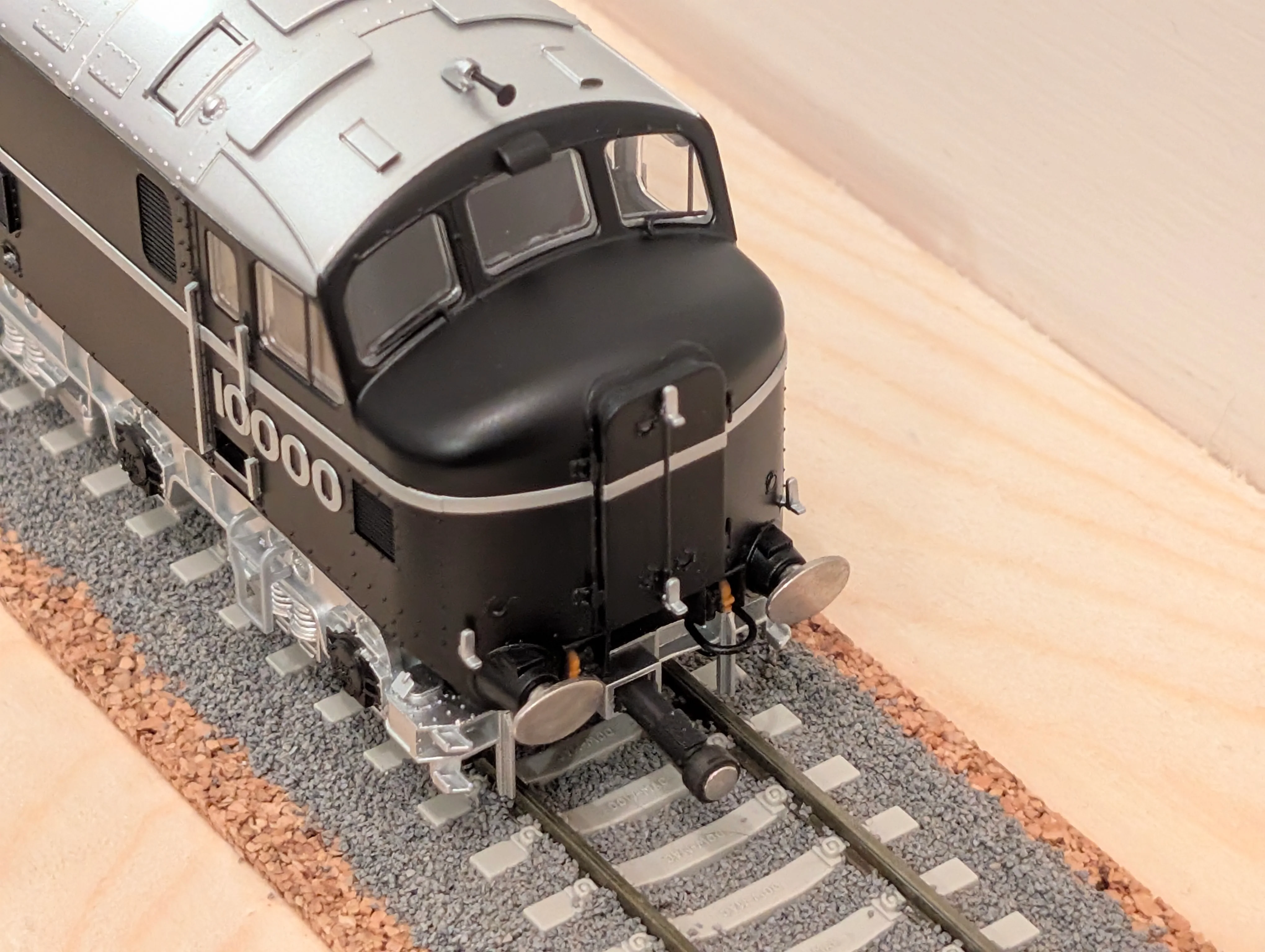 RRM179 OO Gauge Magnetic Couplings - 12mm Drawbar (14 Pack) - Image 16