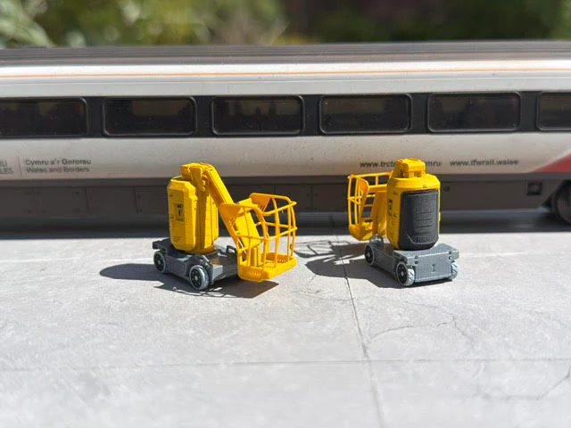 RRM177 OO Gauge Mini Cherry Picker (Single Kit Pack) - Unpainted Model Kit - Image 7
