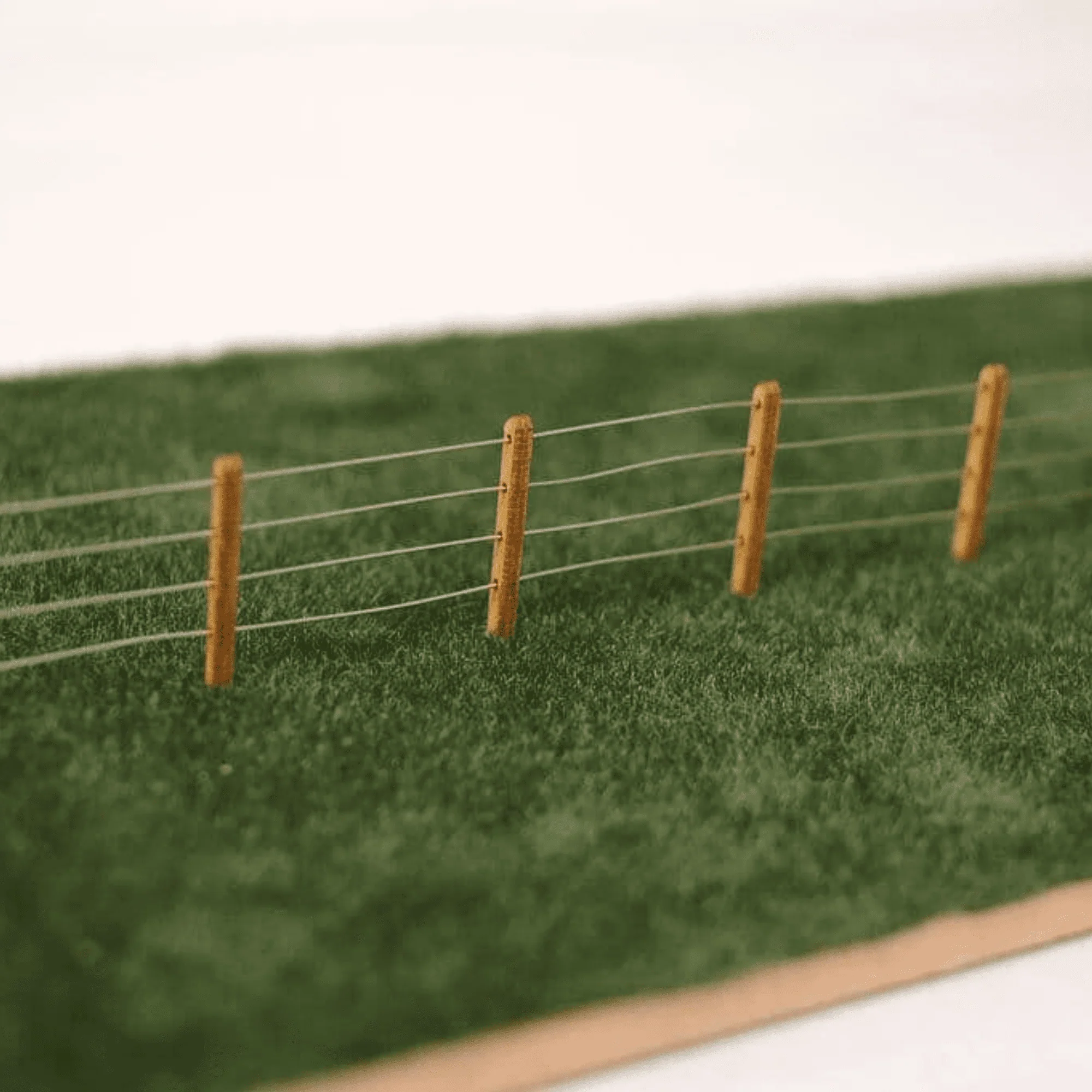 LX058 OO/HO 4ft Fence Posts (pre-drilled) Model Kit