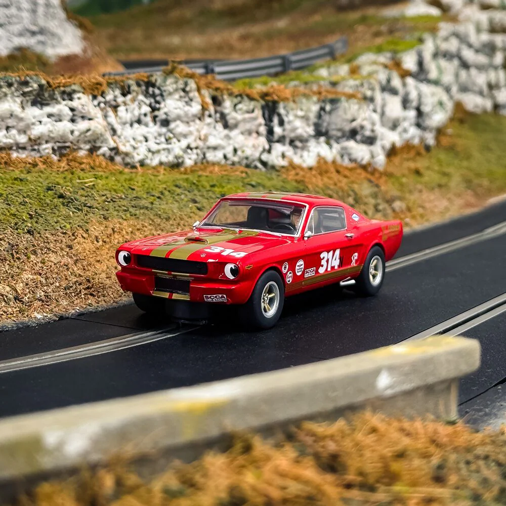 C4658 Shelby GT350H - Red and Gold - Image 10