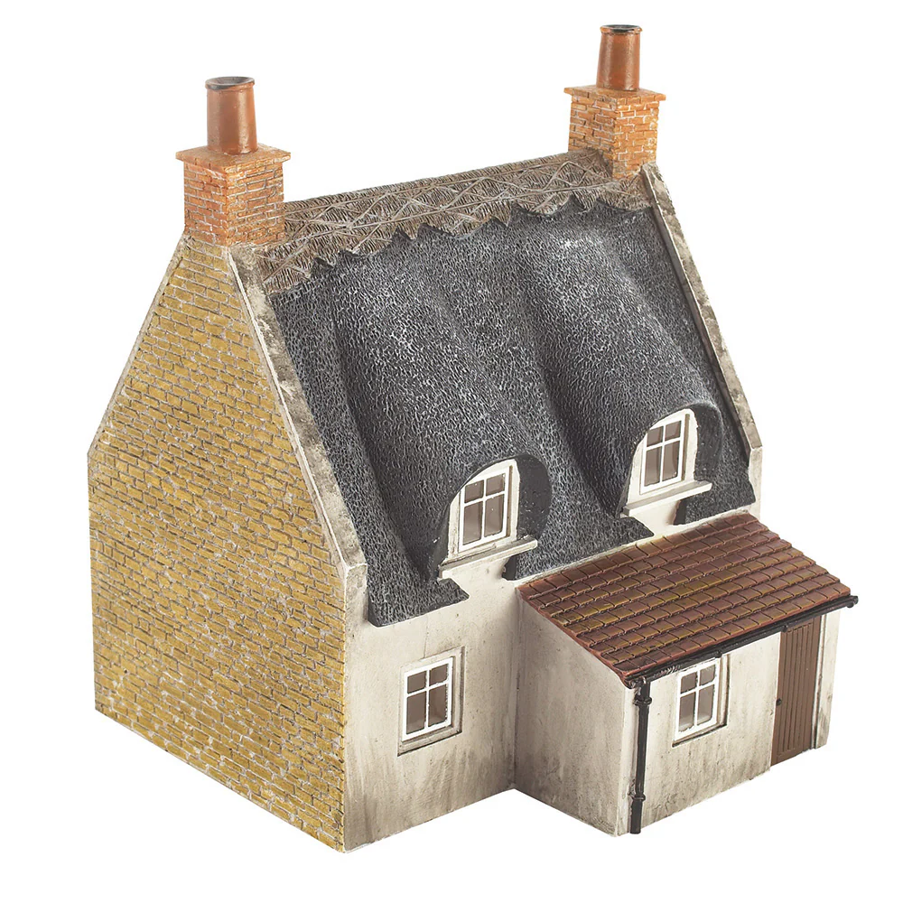 44-122 Thatched Cottage - Honey Stone & Red Door - Image 2