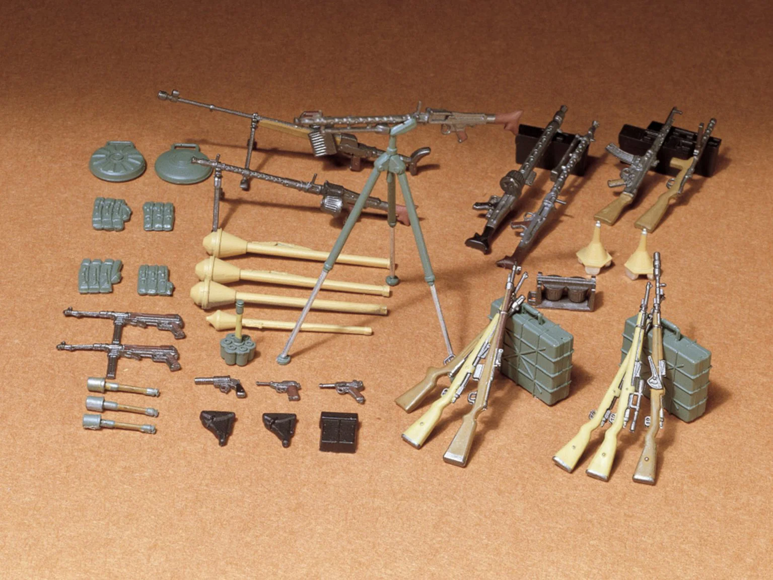 35111 1/35 Military Miniature Series no.111 German Infantry Weapon Set Kit