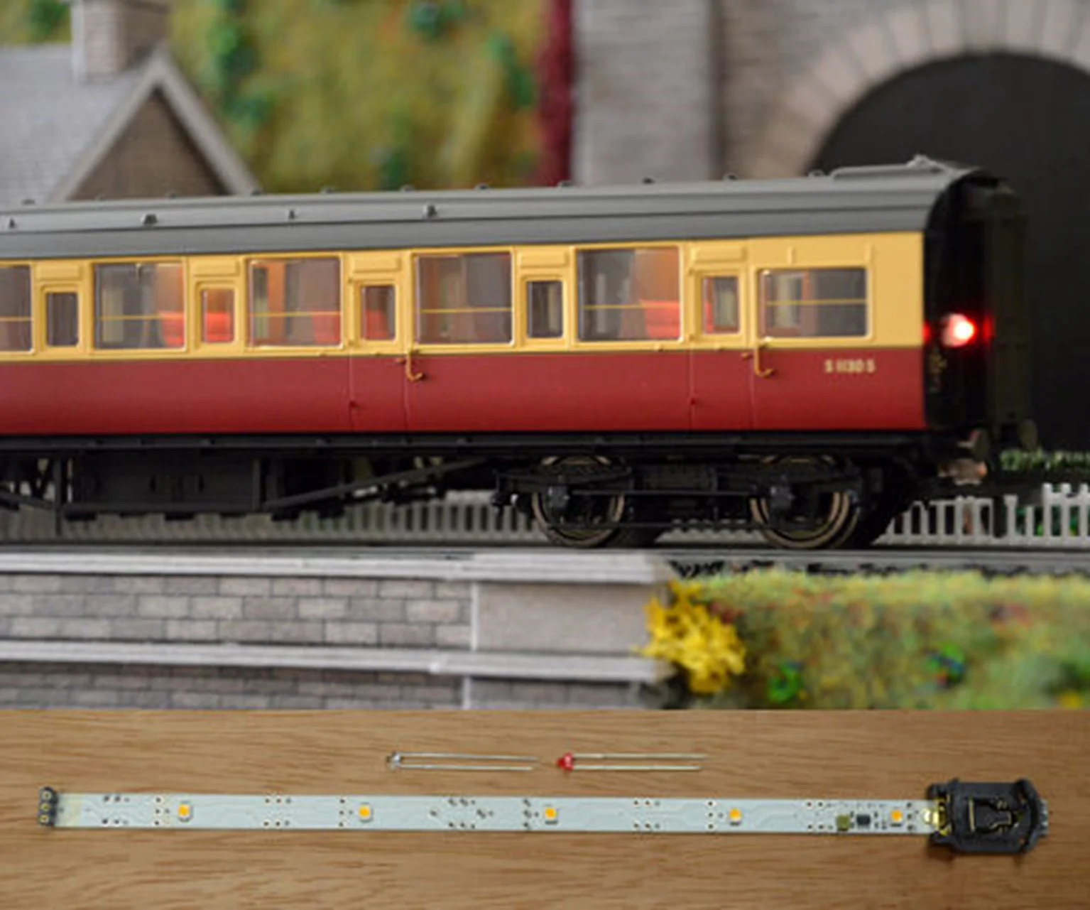TTCL22 Automatic Coach Lighting - Warm White/Flickering Tail