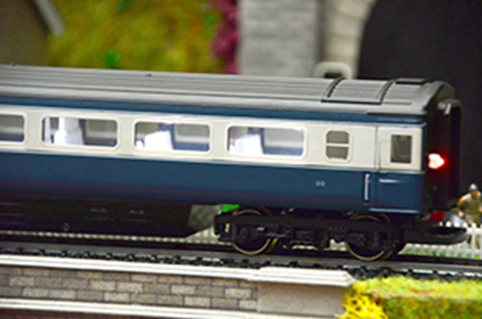 TTCL32 Automatic Coach Lighting Warm White Faulty Flickering Tube - Image 2