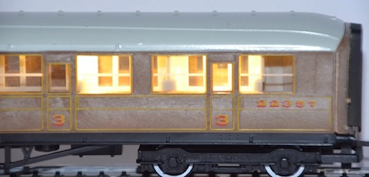 TTCN2 Train Tech CN2 Automatic Coach Lighting - Warm White/Standard